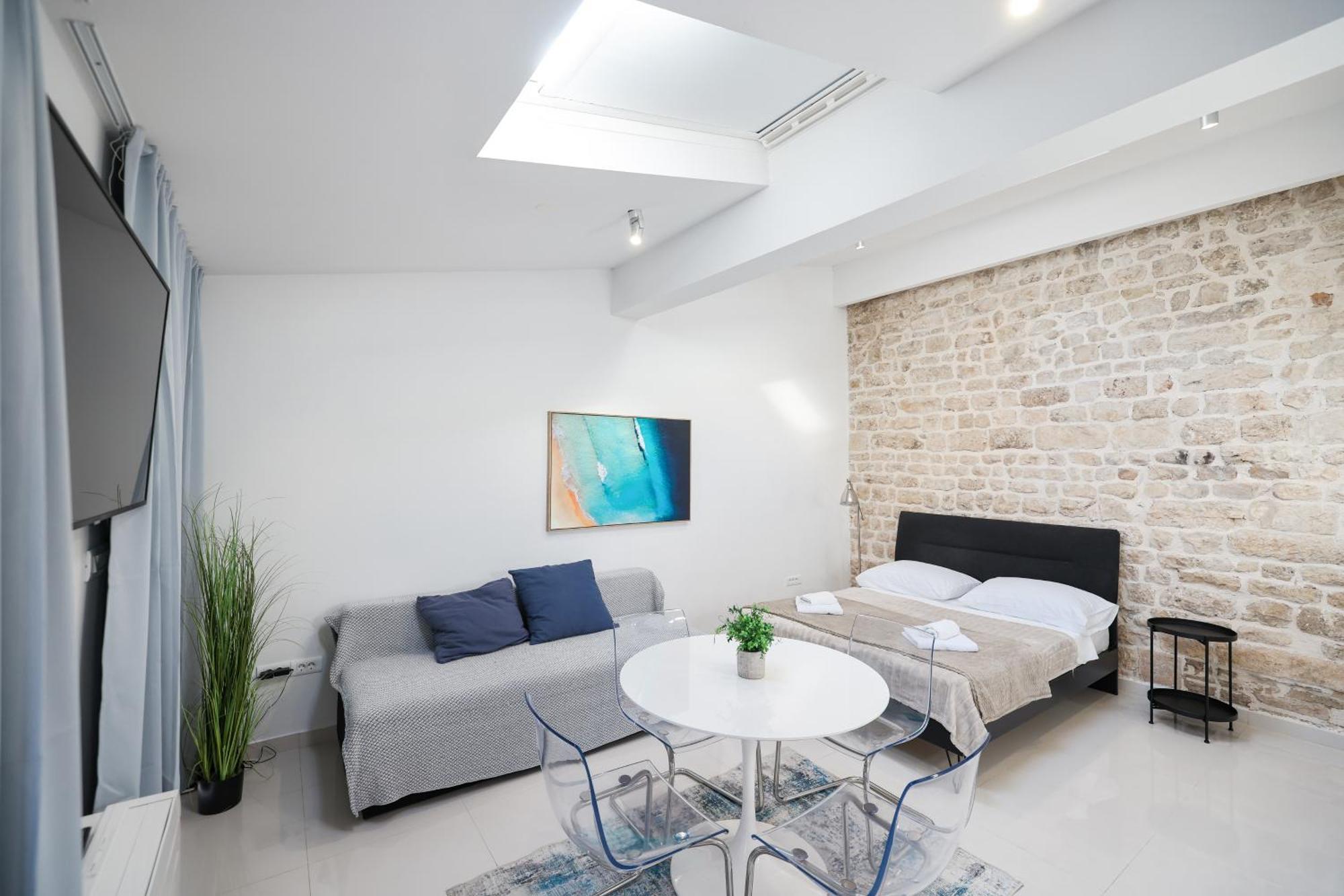 Apartment Hidden In The Center *