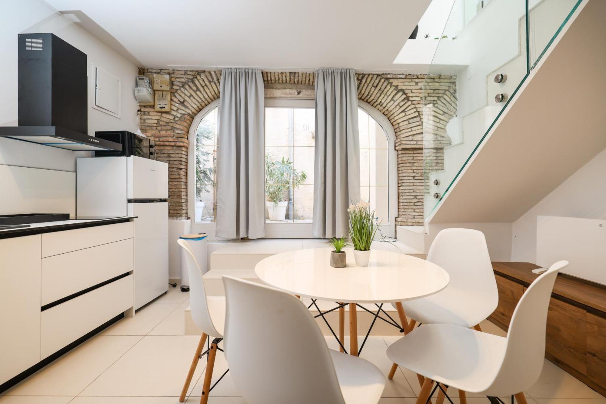 Apartment Hidden In The Center