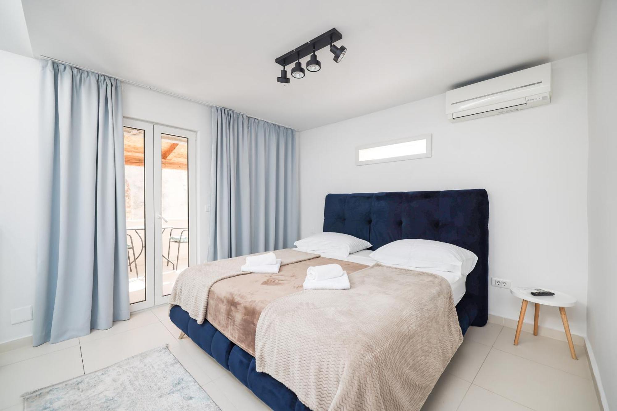 Apartment Hidden In The Center
